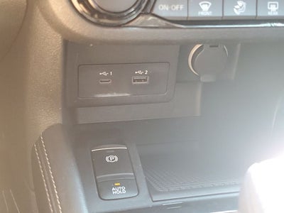 2022 Nissan Kicks SR