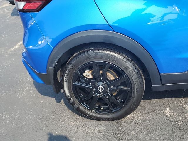 2022 Nissan Kicks SR