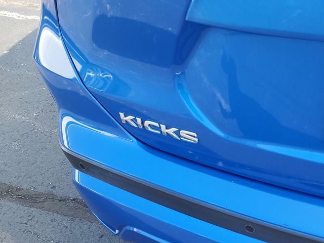 2022 Nissan Kicks SR