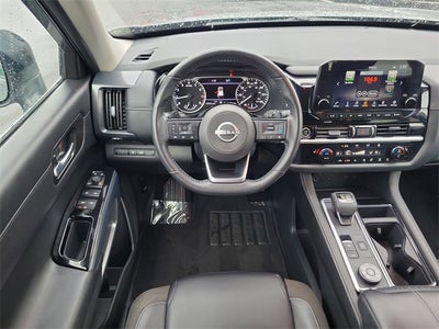 2024 Nissan Pathfinder SL