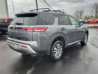 2024 Nissan Pathfinder SL