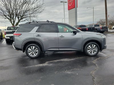 2024 Nissan Pathfinder SL