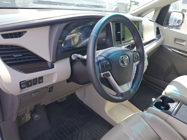 2017 Toyota Sienna XLE Premium 7 Passenger