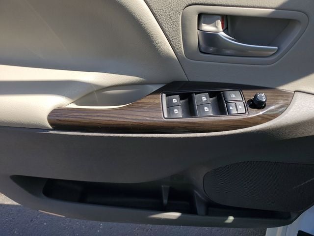 2017 Toyota Sienna XLE Premium 7 Passenger