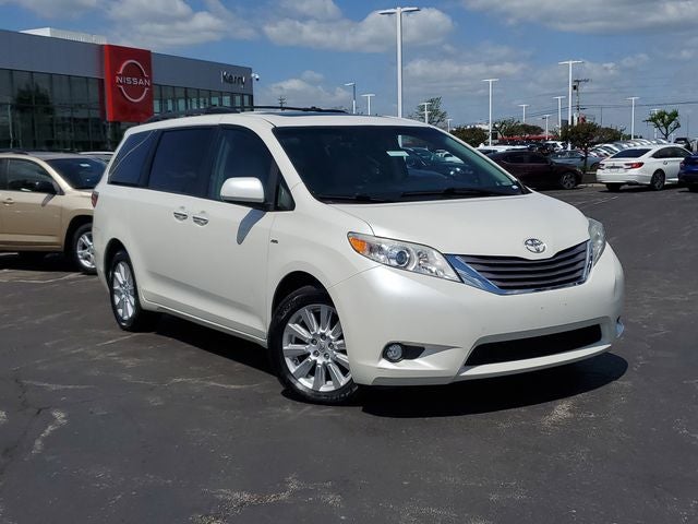 2017 Toyota Sienna XLE Premium 7 Passenger