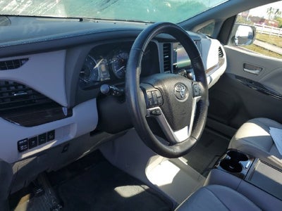 2015 Toyota Sienna XLE 8 Passenger
