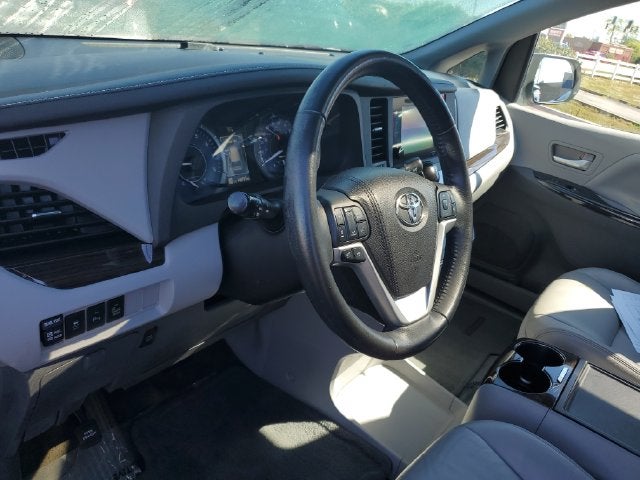 2015 Toyota Sienna XLE 8 Passenger