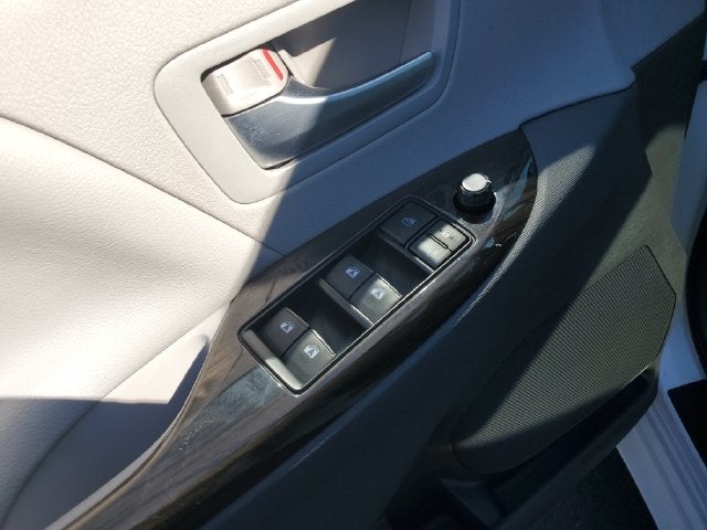 2015 Toyota Sienna XLE 8 Passenger