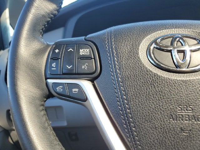 2015 Toyota Sienna XLE 8 Passenger