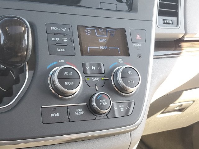 2015 Toyota Sienna XLE 8 Passenger