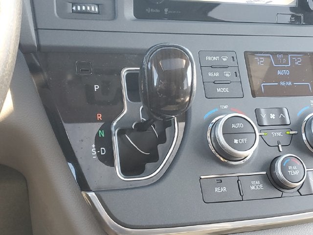 2015 Toyota Sienna XLE 8 Passenger