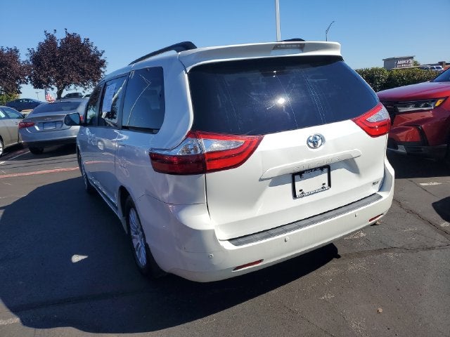 2015 Toyota Sienna XLE 8 Passenger