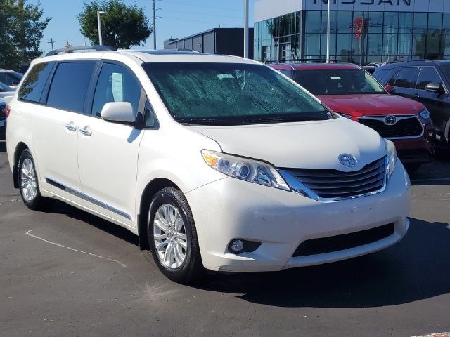 2015 Toyota Sienna XLE 8 Passenger