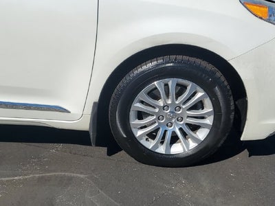 2015 Toyota Sienna XLE 8 Passenger