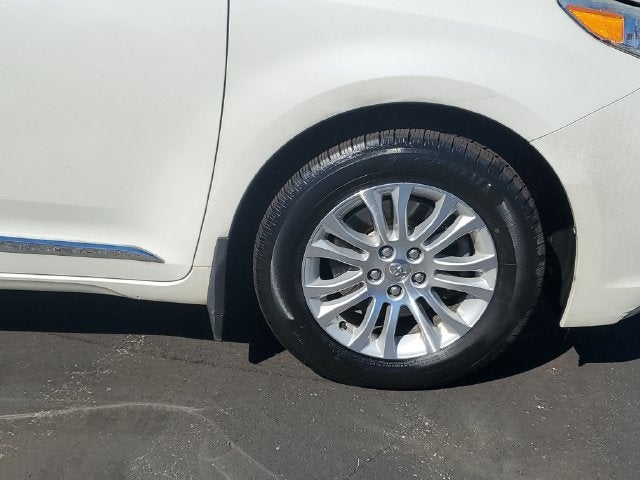 2015 Toyota Sienna XLE 8 Passenger