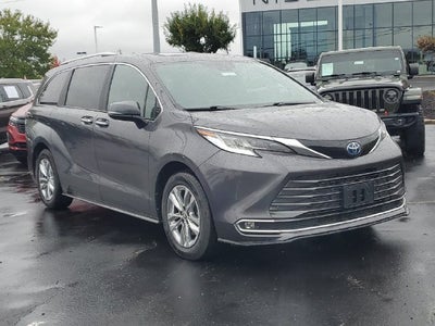 2025 Toyota Sienna Limited 7 Passenger