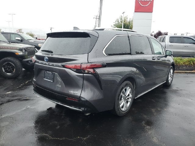 2025 Toyota Sienna Limited 7 Passenger