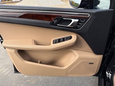 2023 Porsche Macan T