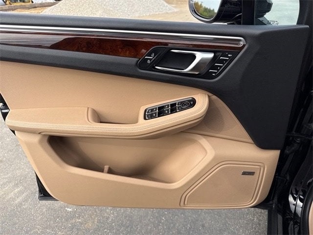 2023 Porsche Macan T