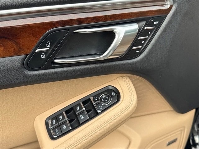 2023 Porsche Macan T