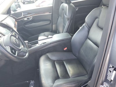 2019 Volvo XC90 T6 Momentum
