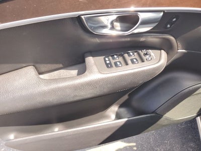 2019 Volvo XC90 T6 Momentum