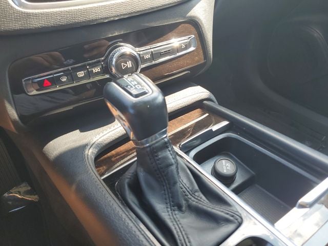 2019 Volvo XC90 T6 Momentum