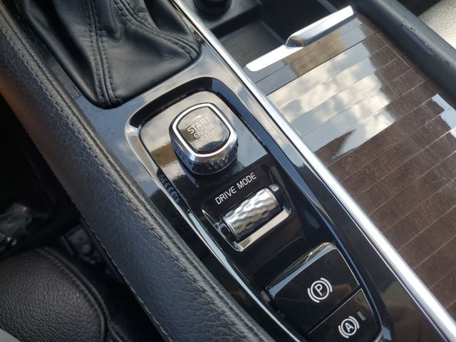 2019 Volvo XC90 T6 Momentum