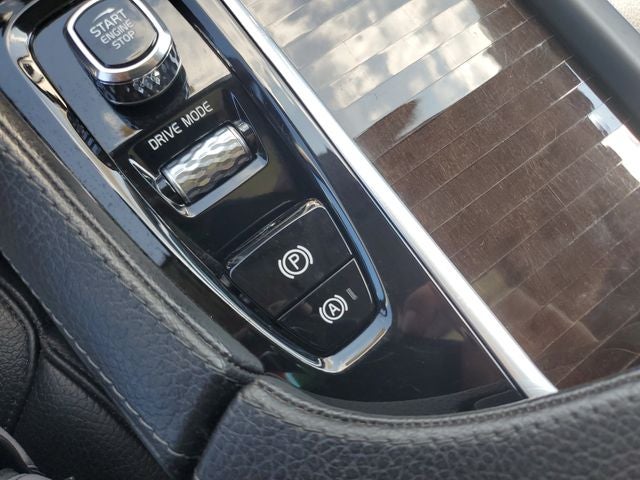 2019 Volvo XC90 T6 Momentum